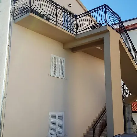 Appartement With A Parking Space - 16945 Split